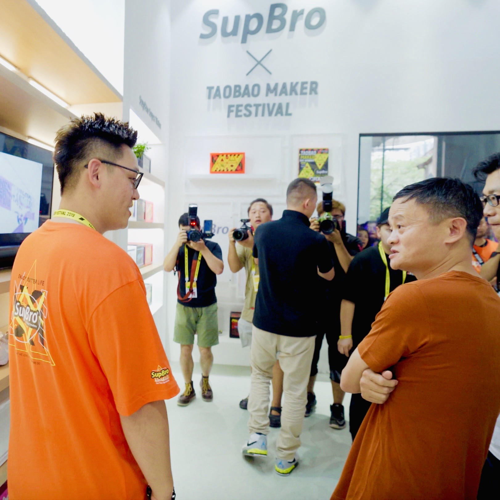Cody speaking with Jack Ma at Taobao Maker Festival